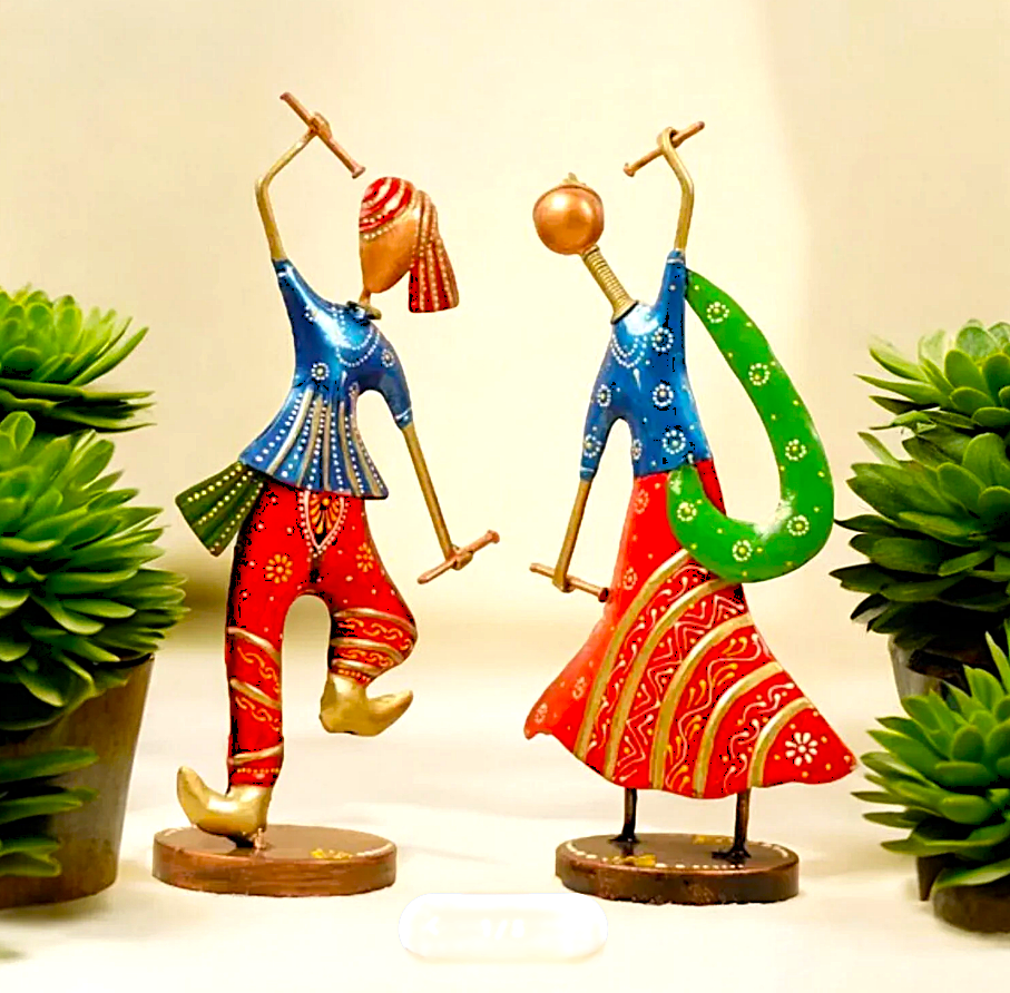 Dandiya Couple Showpiece with Divine Ganesha Tealight