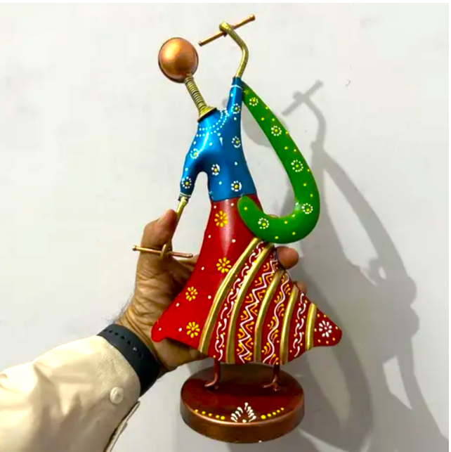 Dandiya Couple Showpiece with Divine Ganesha Tealight